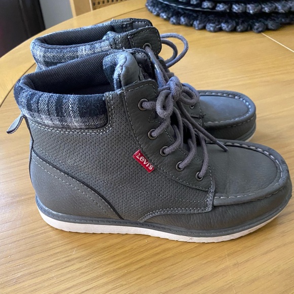 SOLD - Levi’s Kids Gray High-Top Shoes - Picture 10 of 12